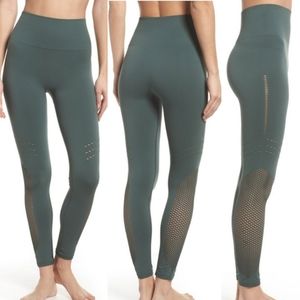 EUC Zella Gray Essence Seamless High waisted Legging